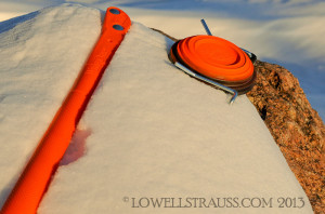 WingOne clay target thrower on rock in the snow